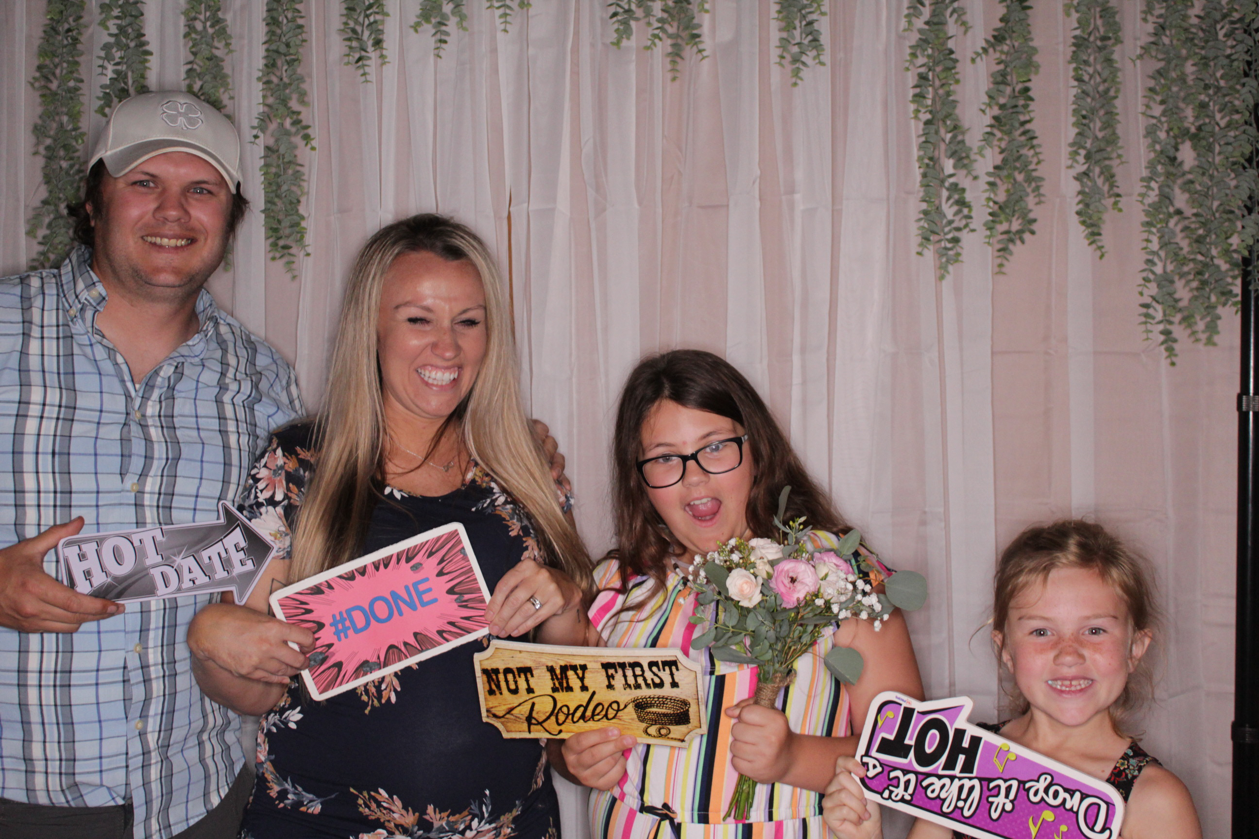 Carson and Harlie's Wedding | View more photos from the event at gallery.photoboothbillings.com/u/PhotoBoothBillings/Carson-and-Harlies-Wedding